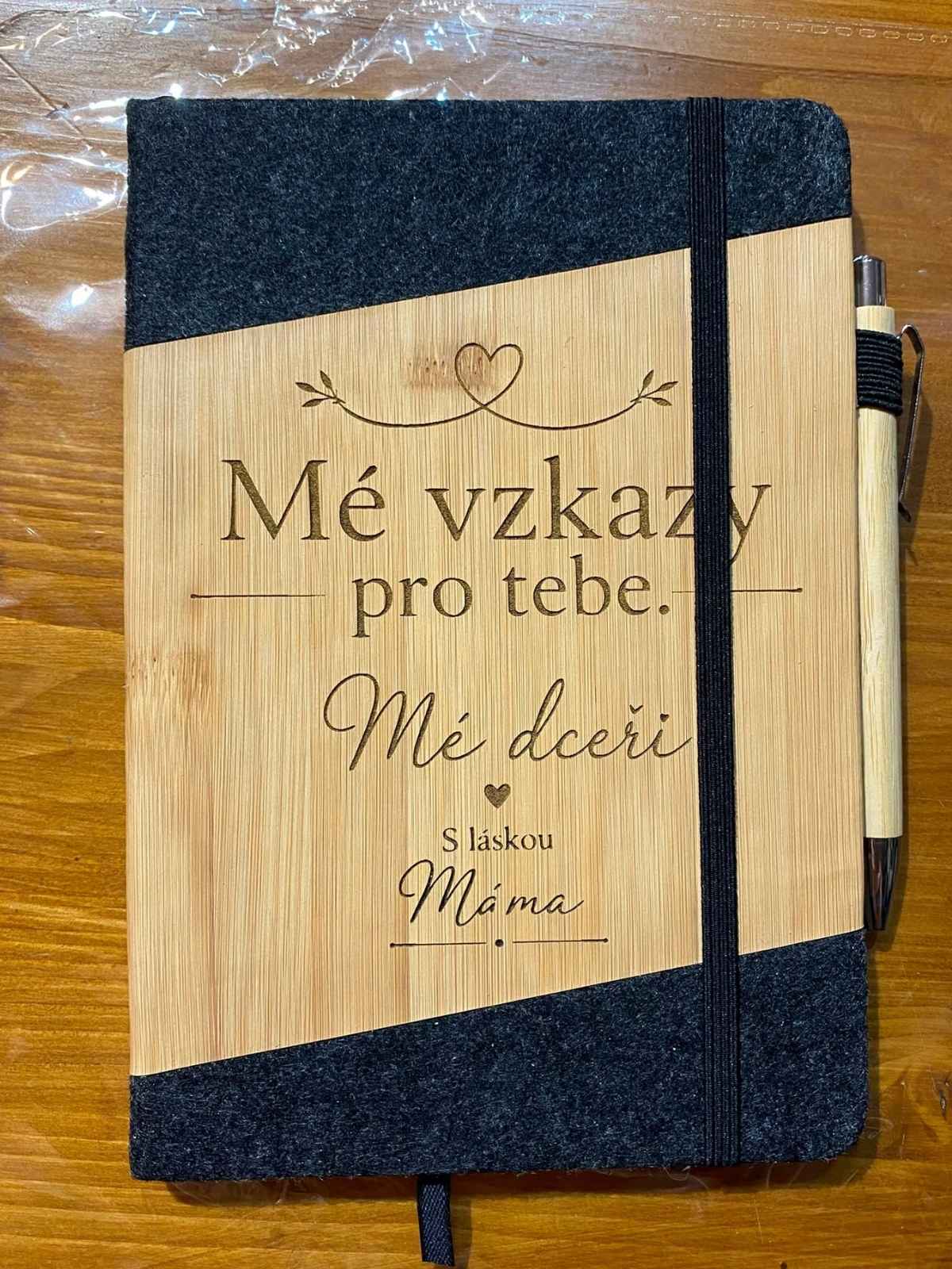 Zápisník s vlastním textem a motivem